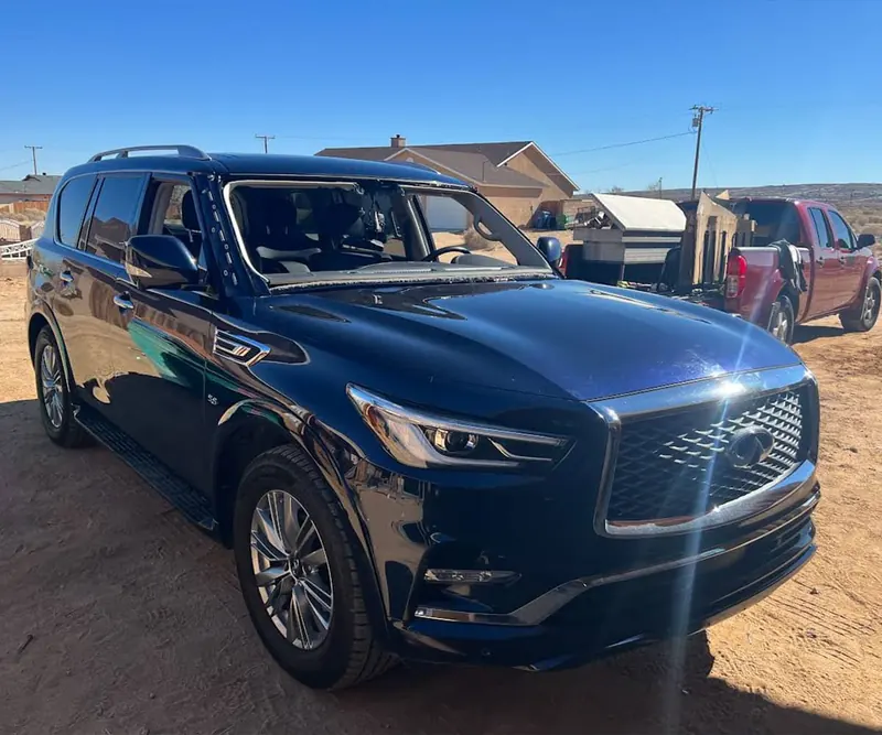 Infiniti QX80 SUV with its windshield removed for replacement